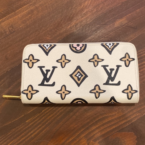 ✨Authentic Louis Vuitton Wild At Heart Long Zippy Wallet✨ - Picture 3 of 10